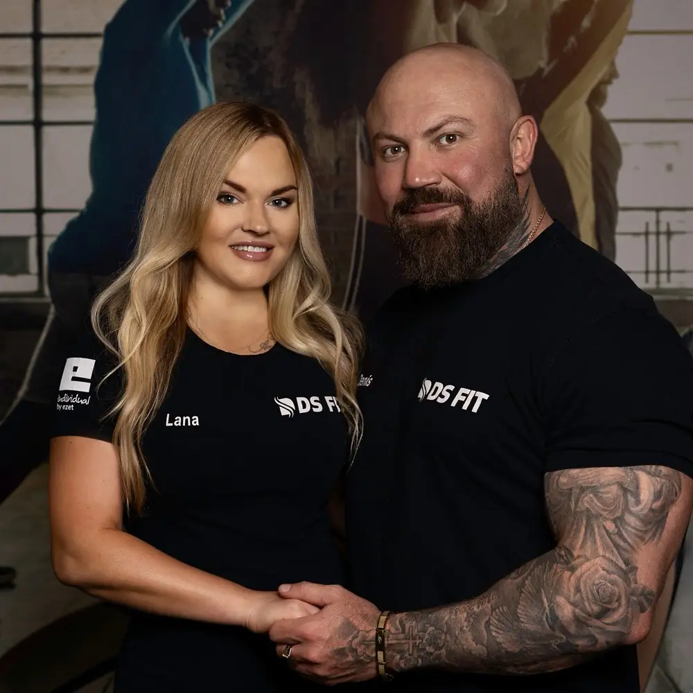 Denis und Lana Schmidt, die Gründer von DS FIT, im DS FIT Shirt